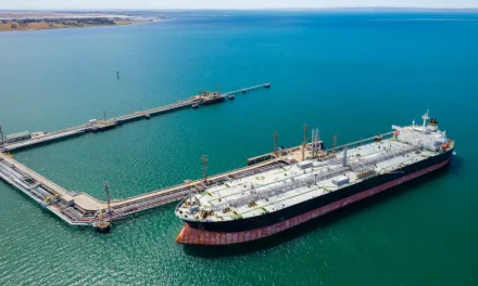 Sebuah Kapal Laut Yang Di Buat Untuk Muatan Cairan