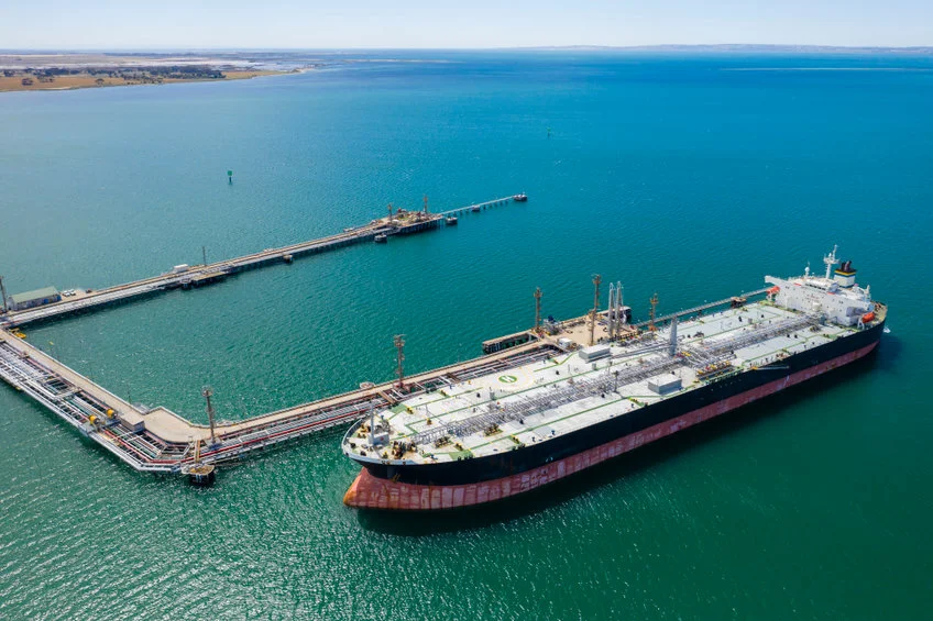 Sebuah Kapal Laut Yang Di Buat Untuk Muatan Cairan