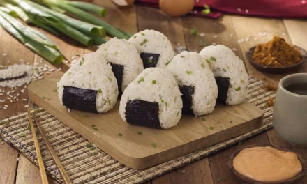 Makanan Tradisional Jepang Menggunakan Nasi Yaitu Onigiri