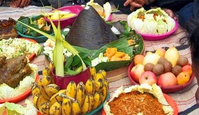 Pemberian Sesajen Di Dalam Banyak Tradisi Budaya