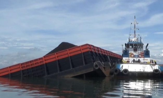 Transportasi Batu Bara Melalui Perairan Dengan Kapal Tongkang