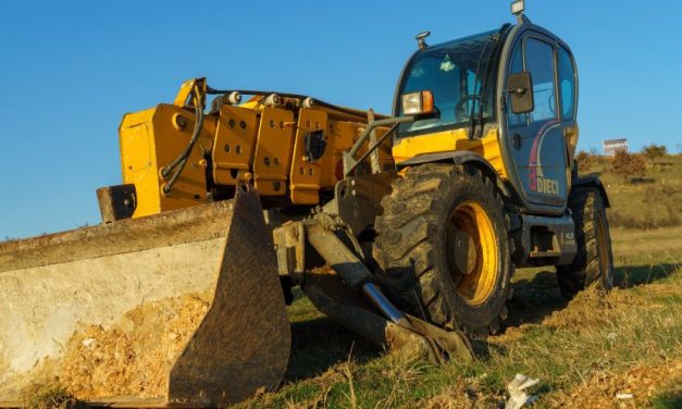 Penggunaan Kendaraan Berat Jenis Buldozer Sebagai Pengangkut