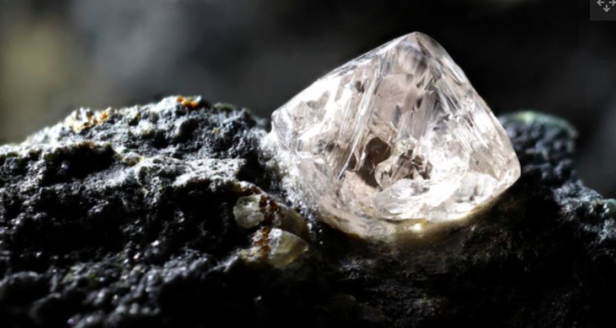 Bahan Mineral Alami Yang Berharga Pada Berlian
