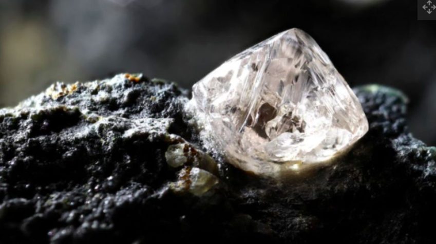 Bahan Mineral Alami Yang Berharga Pada Berlian