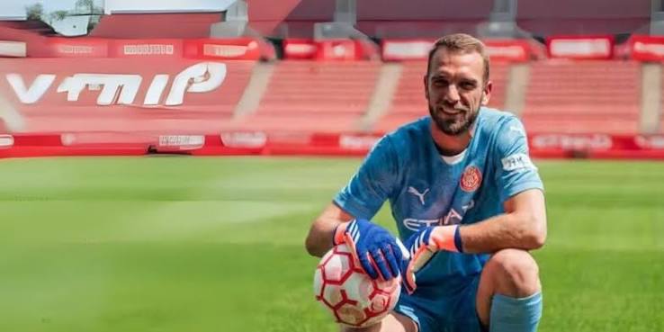 Pesepakbola Tua Pau Lopez Dengan Permainan Menarik