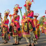 Berkeliling Bersama Dengan Jalan Kaki Atau Pawai