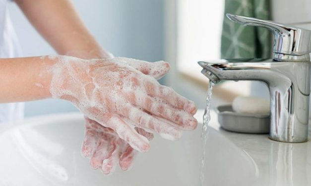 Perangkat Sanitasi Wastafel Dalam Mencuci Bersih Tangan