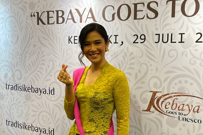 Pakaian Tradisional Indonesia Kebaya Yang Cantik
