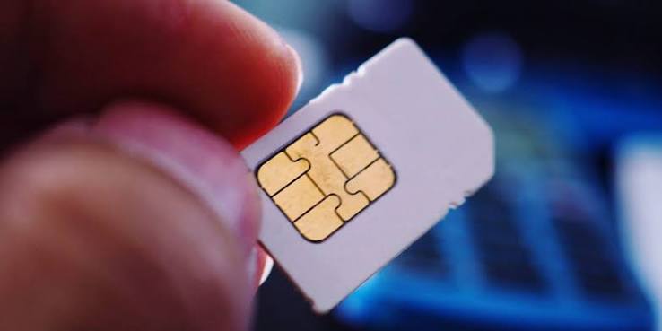 Sebuah Kartu Kecil SIM CARD Untuk Telepon Seluler