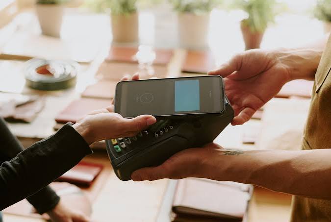 Sistem Penbayaran Tap Pay Pada Zaman Modern
