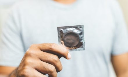 Sebuah Karet Kondom Sebagai Alat Kontrasepsi