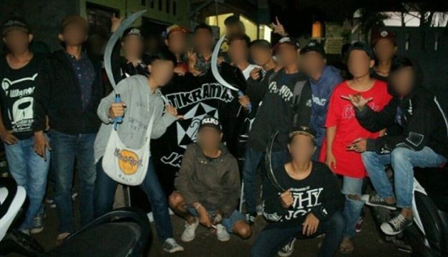 Sekelompak Pemotor Atau Geng Yang Membahayakan