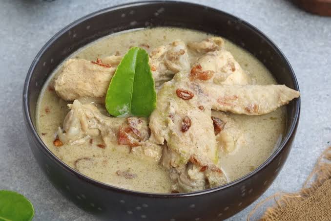 Hidangan Tahunan Opor Ayam Saat Lebaran