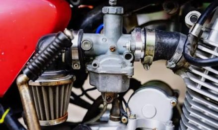 Sebuah Komponen Kaburator Pada Sepeda Motor