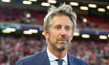 Seorang Andalan Kiper Edwin Van Der Sar Yang Hebat