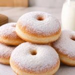 Makanan Bulat Tengah Donat Dengan Berbagai Topping