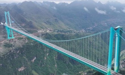 Suatu Jalan Jembatan Sebagai Penghubung Dua Wilayah