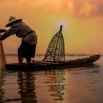 Seorang Pencari Ikan Atau Nelayan Di Laut